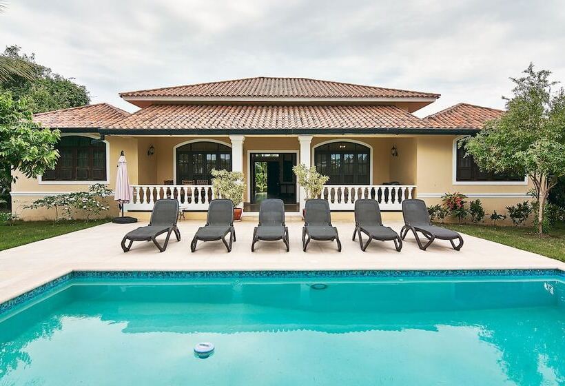 ویلای 4 خوابه, Villa Deluxe At Ocean Village