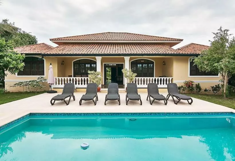 ویلای 4 خوابه, Villa Deluxe At Ocean Village