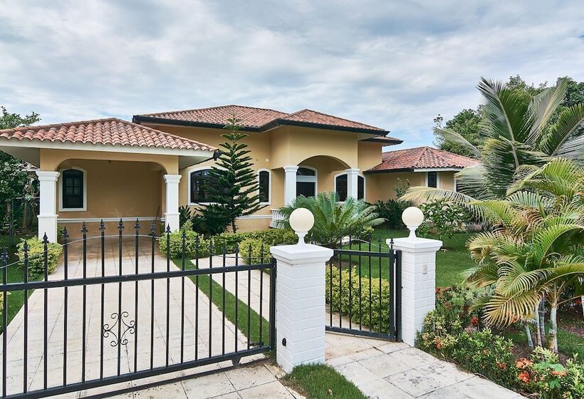 ویلای 4 خوابه, Villa Deluxe At Ocean Village