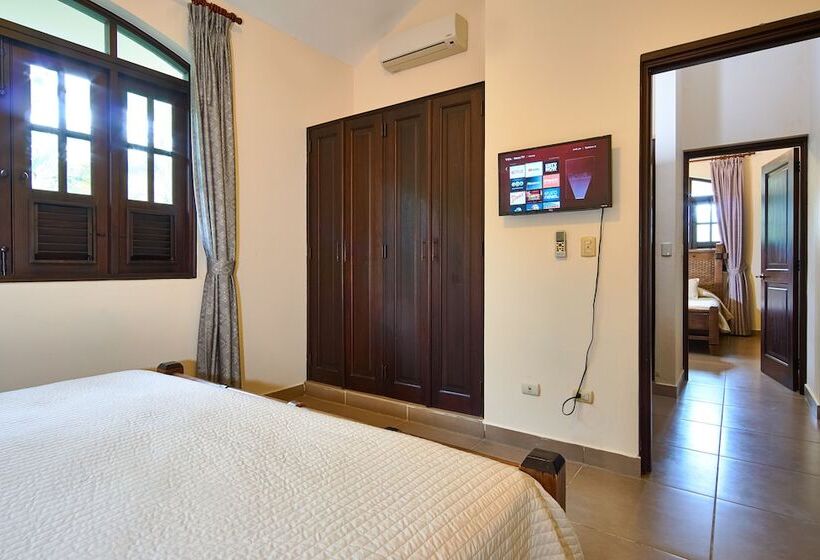 ویلای 4 خوابه, Villa Deluxe At Ocean Village