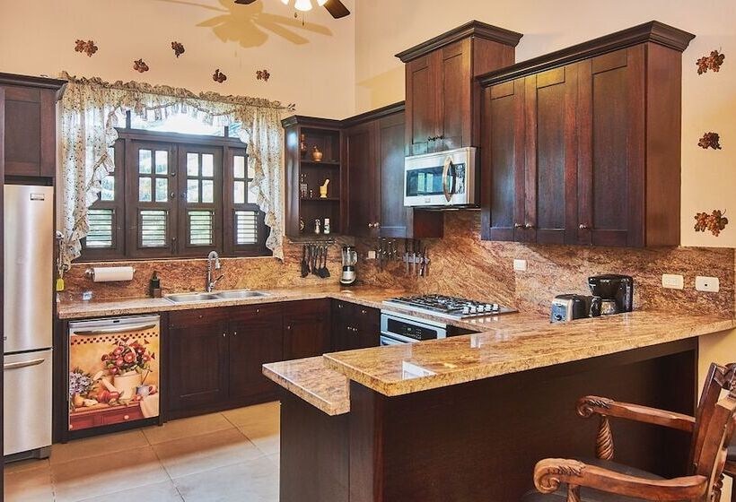 ویلای 4 خوابه, Villa Deluxe At Ocean Village