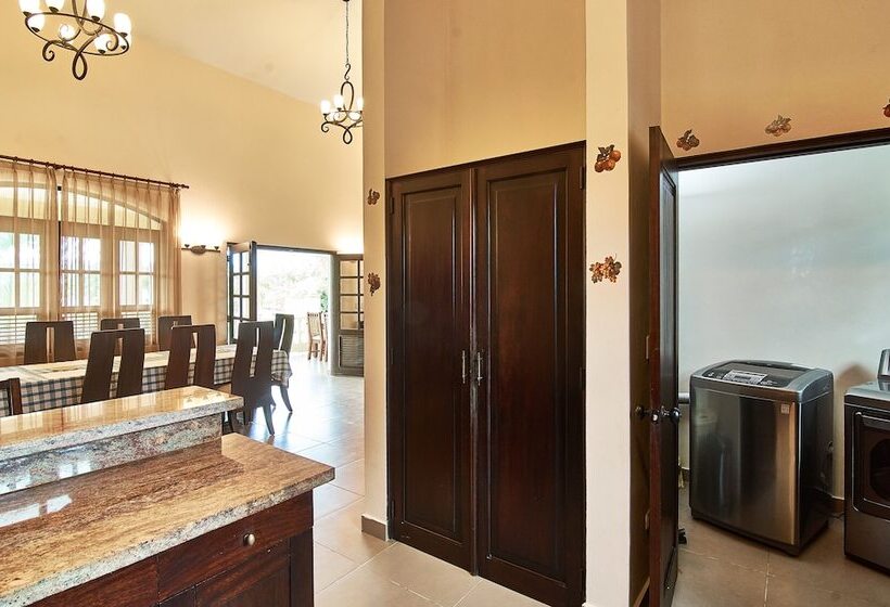 ویلای 4 خوابه, Villa Deluxe At Ocean Village