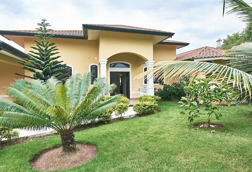 ویلای 4 خوابه, Villa Deluxe At Ocean Village
