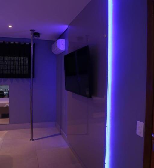 デラックススイート, Desejo Motel