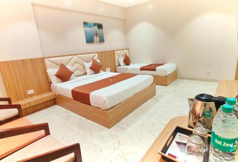 חדר דלוקס לשלושה, 9 Coin