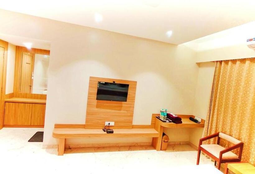 חדר משפחתי דלוקס, 9 Coin