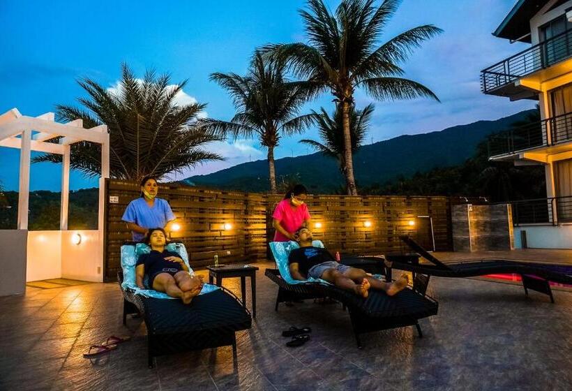 سوئیت با بالکن, Av Suites