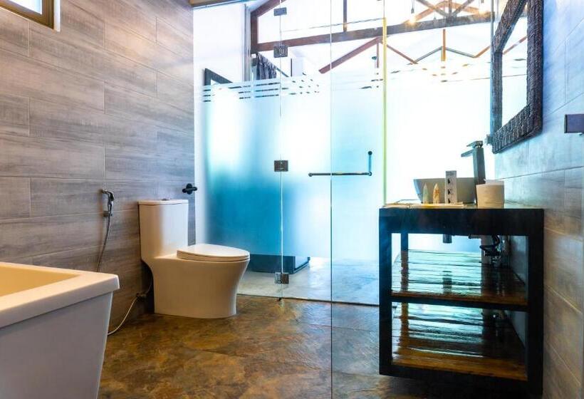 اتاق خانوادگی, Av Suites