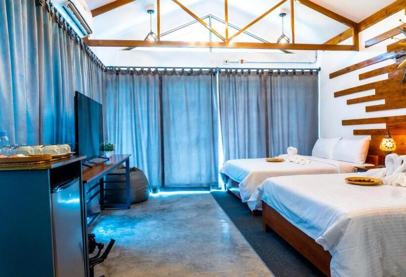 اتاق خانوادگی, Av Suites