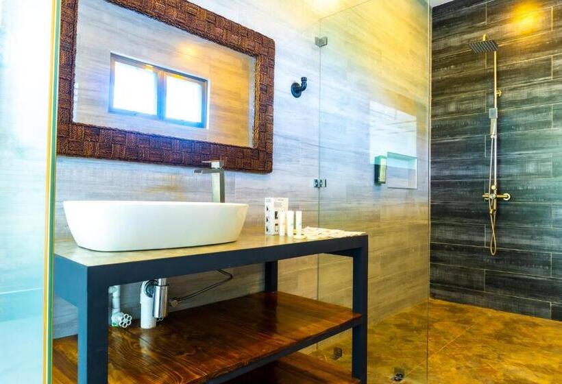 اتاق خانوادگی, Av Suites