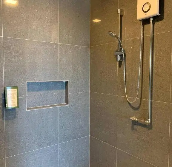 デラックスルーム, Av Suites