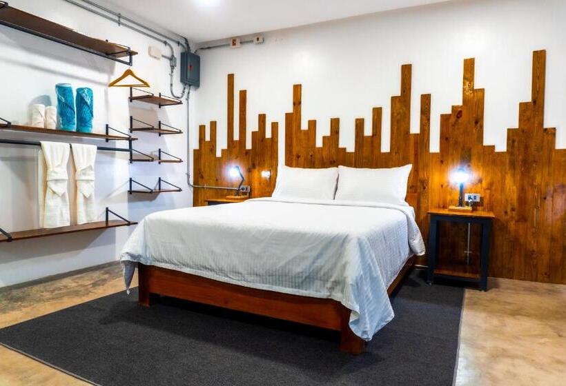 سوئیت با بالکن, Av Suites