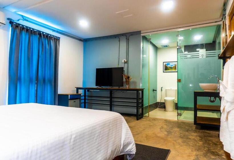 سوئیت با بالکن, Av Suites