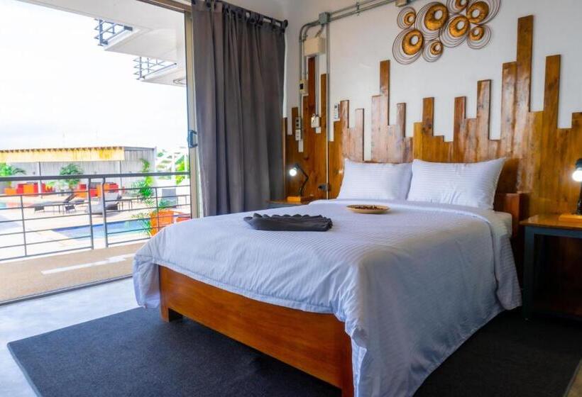 سوییت لوکس, Av Suites