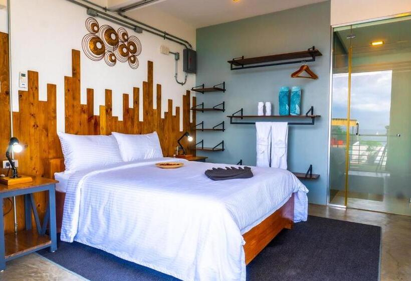 سوییت لوکس, Av Suites