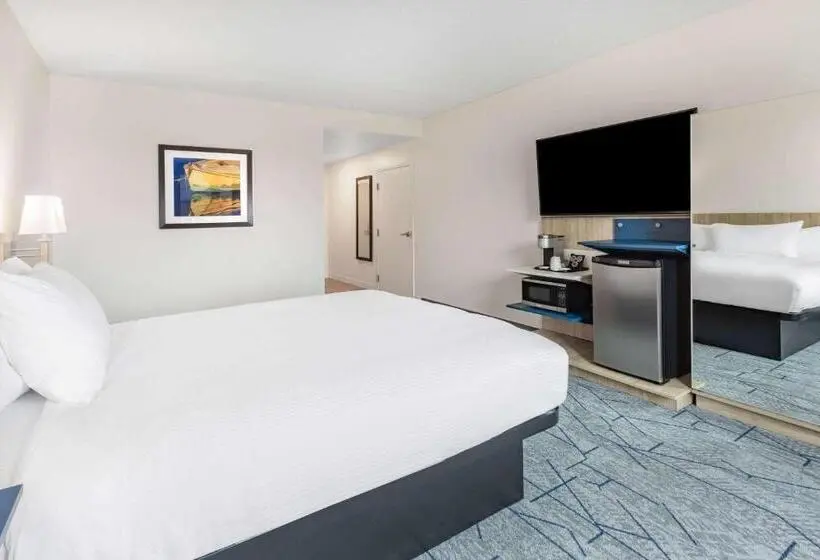 身障者適用クイーンサイズベッドルーム, Microtel Inn & Suites By Wyndham Summerside