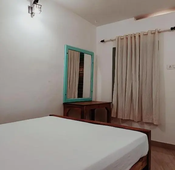 Camera Economy, Molly S Hostel