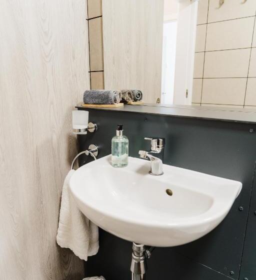 استودیوی لوکس, Prime Suites Lytham