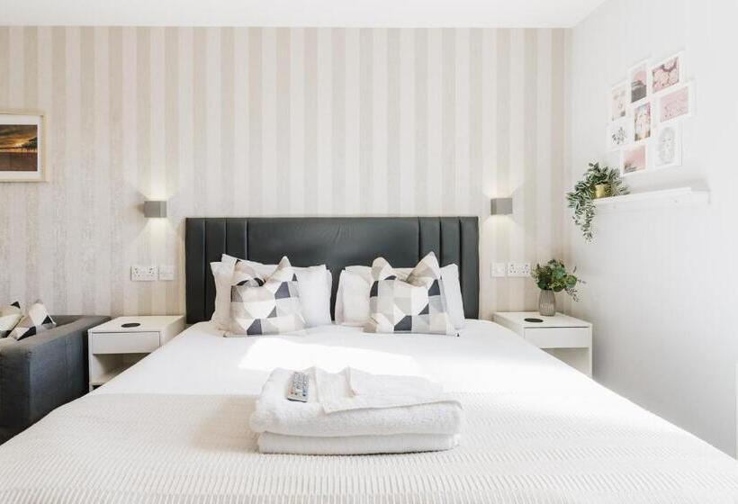 استودیوی لوکس, Prime Suites Lytham