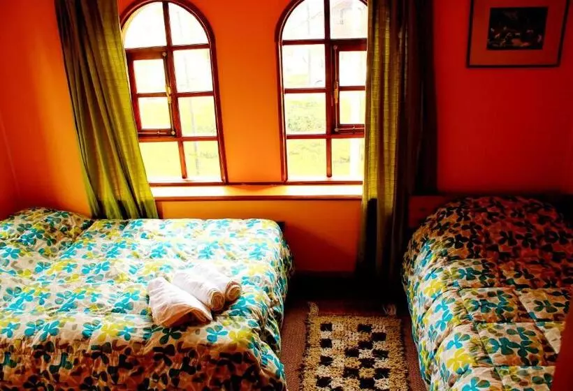バスルーム共有のトリプルスタンダード, Hostal Torre De Babel
