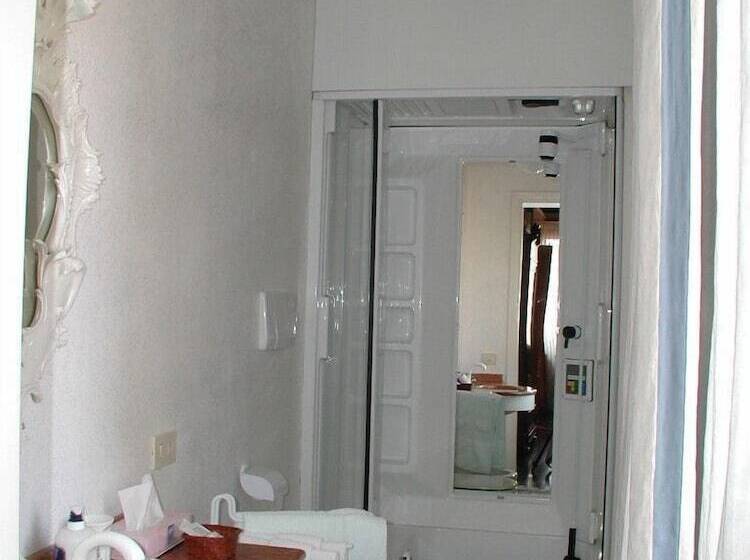 اتاق استاندارد, At Home A Palazzo