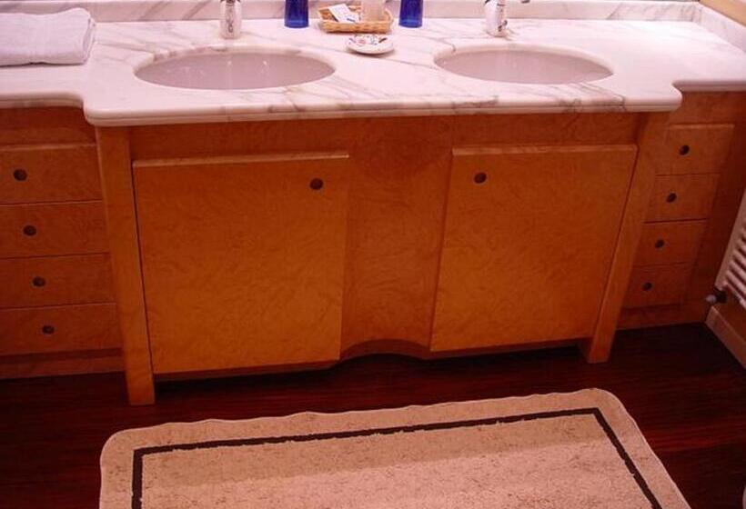 اتاق استاندارد, At Home A Palazzo