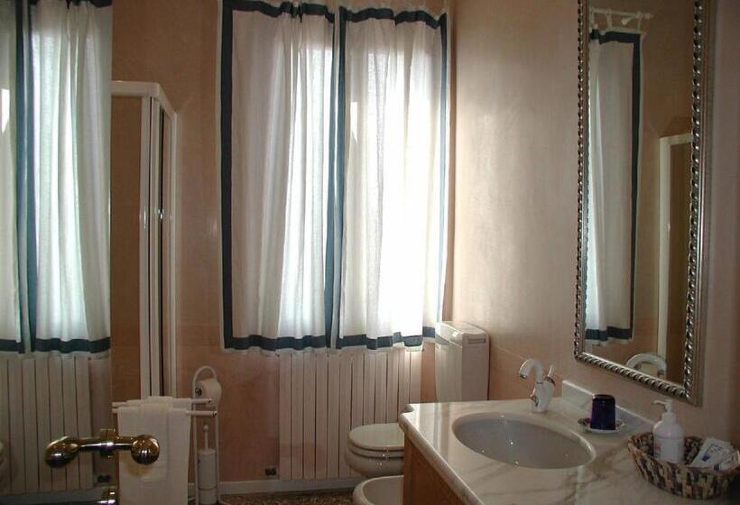 اتاق استاندارد, At Home A Palazzo