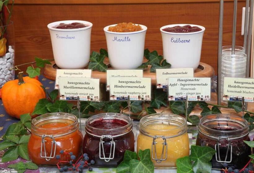 Полулюкс, Alexandra