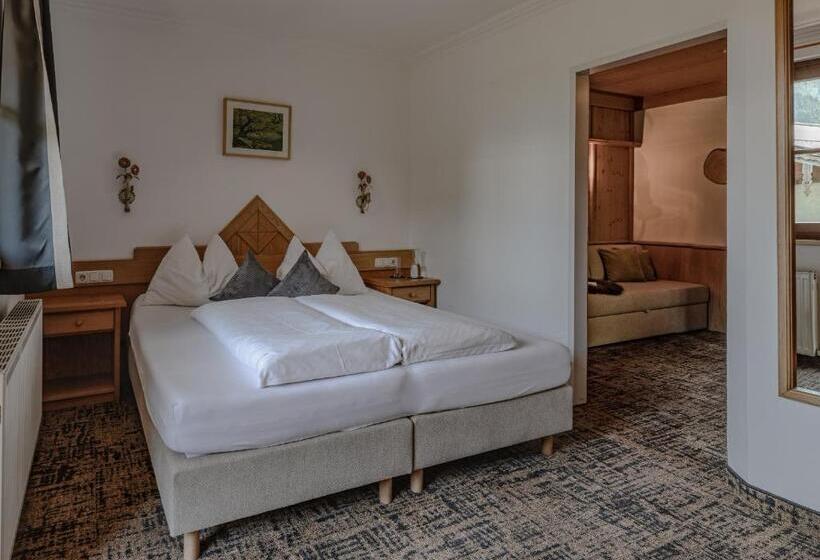 חדר משפחתי, Kathrin