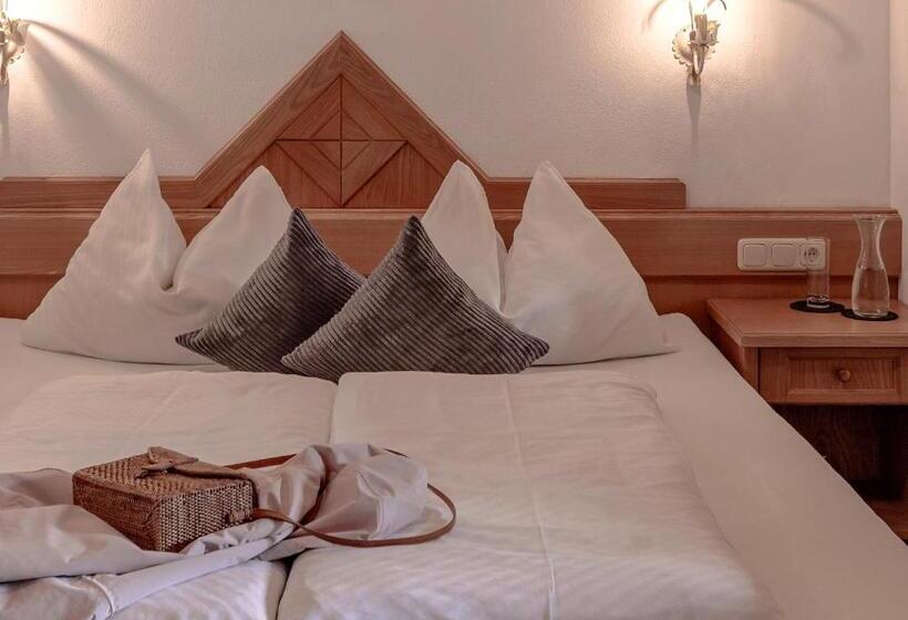 חדר משפחתי, Kathrin