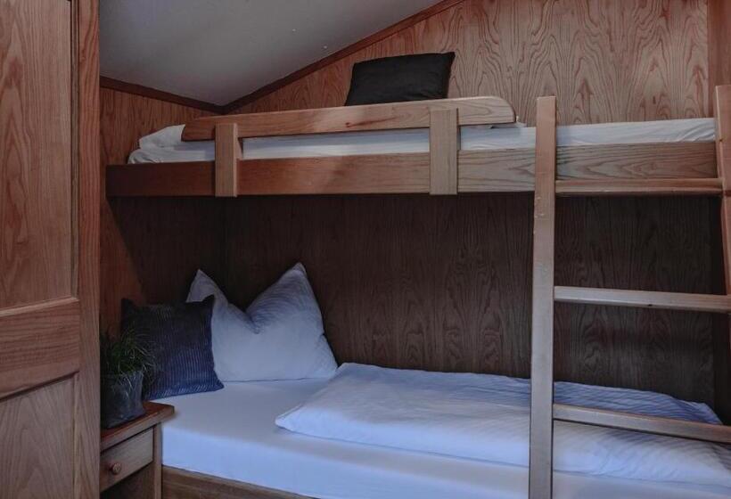 חדר משפתחתי סופריור, Kathrin