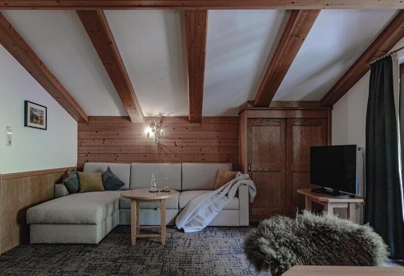 חדר משפתחתי סופריור, Kathrin