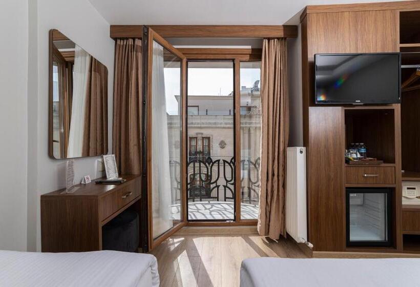 اتاق استاندارد سه نفره, Black Tulip