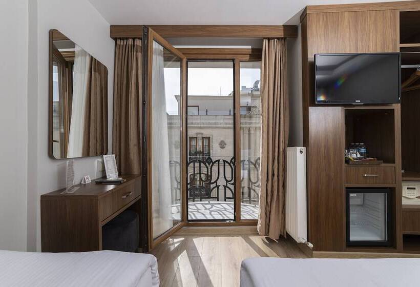 اتاق استاندارد سه نفره, Black Tulip