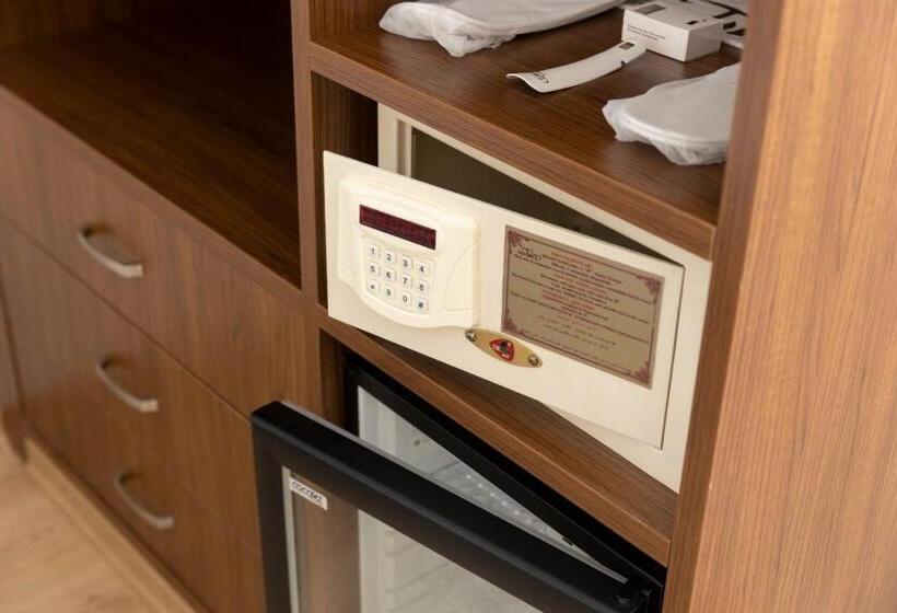 اتاق استاندارد, Black Tulip