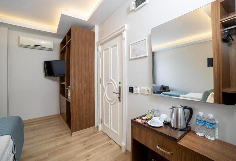 اتاق خانوادگی تودرتو, Black Tulip