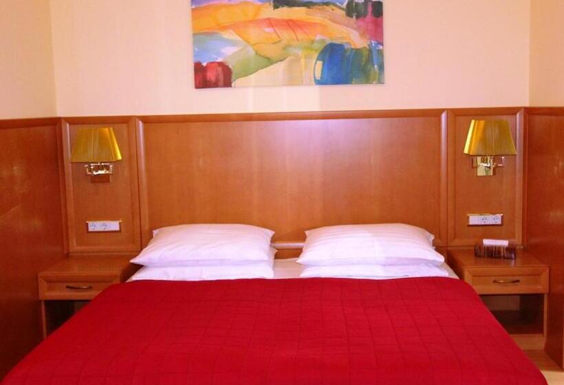 اتاق استاندارد سه نفره, Corvinus Vienna   Newly Renovated