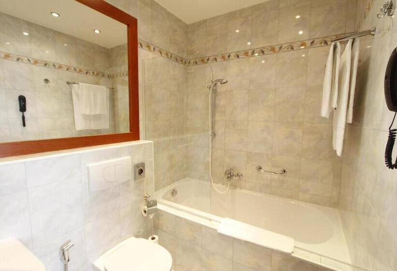 اتاق لوکس, Corvinus Vienna   Newly Renovated