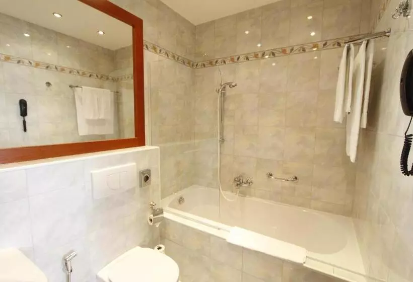 اتاق لوکس, Corvinus Vienna   Newly Renovated