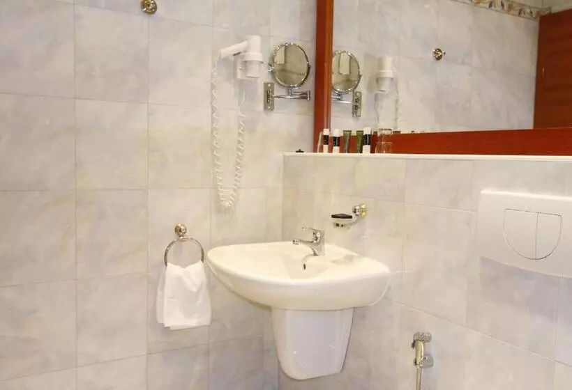 اتاق لوکس, Corvinus Vienna   Newly Renovated