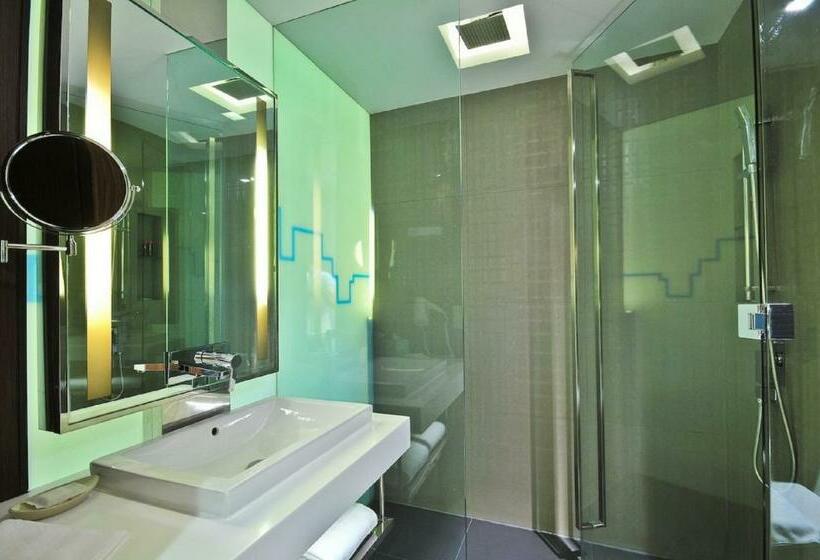Номер Deluxe, Galleria Sukhumvit 10 Bangkok By Compass Hospitality