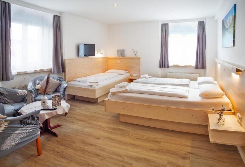 חדר סטנדרט לארבעה, Gisela