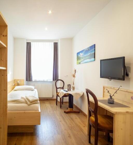 חדר סטנדרט יחיד, Gisela