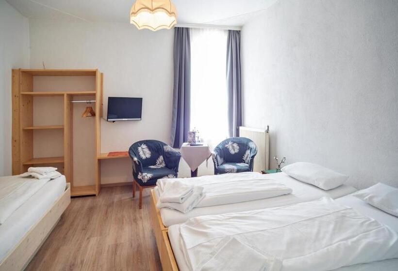 דירת חדר, Gisela