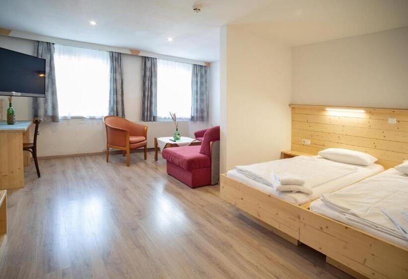 דירת חדר, Gisela