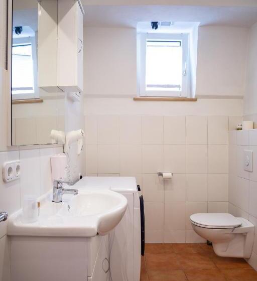 דירת חדר, Gisela