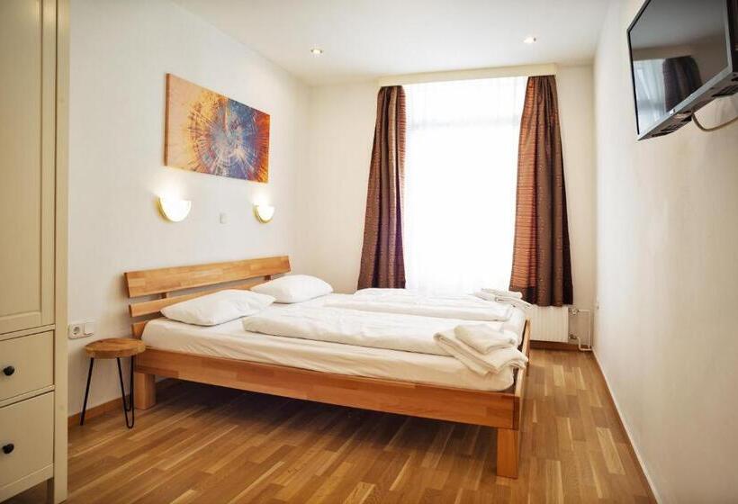 דירת חדר, Gisela