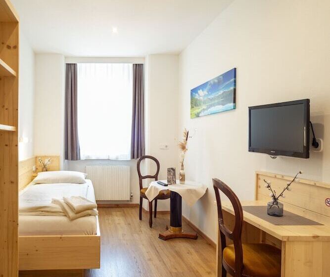 חדר סטנדרט יחיד, Gisela