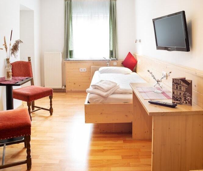 חדר סטנדרט יחיד, Gisela