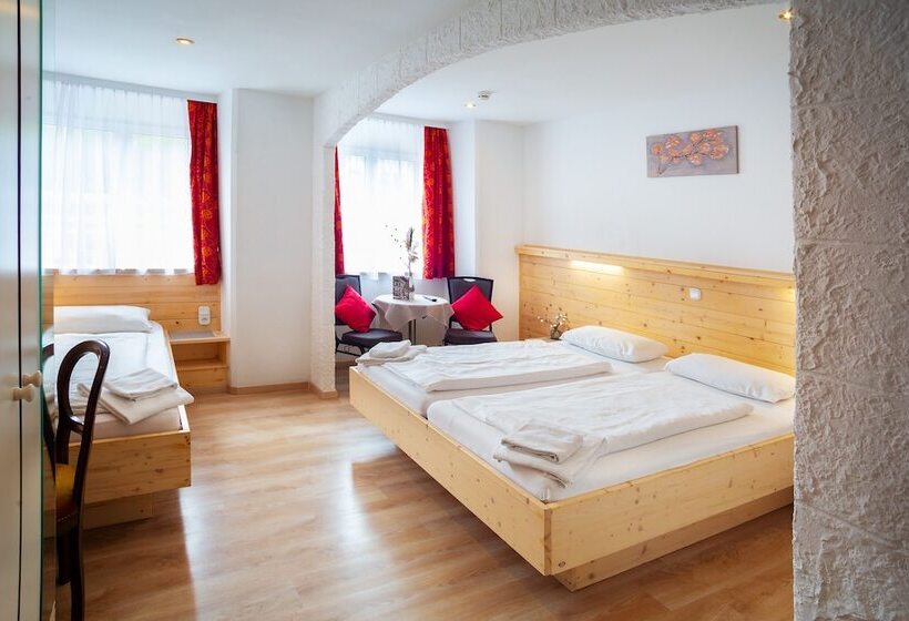 חדר סטנדרט לשלושה, Gisela